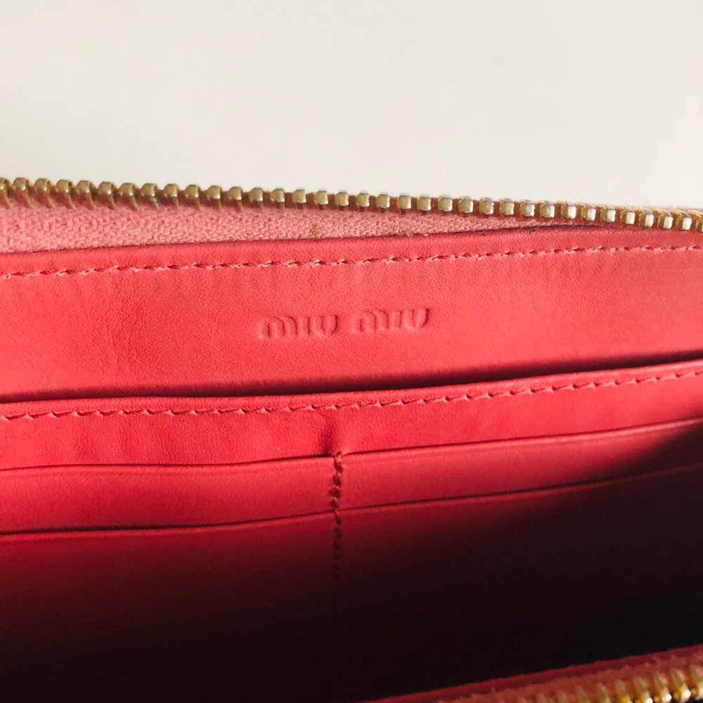 ✨Miu Miu✨Patent Leather Bow Zip wallet - Picture 4 of 8